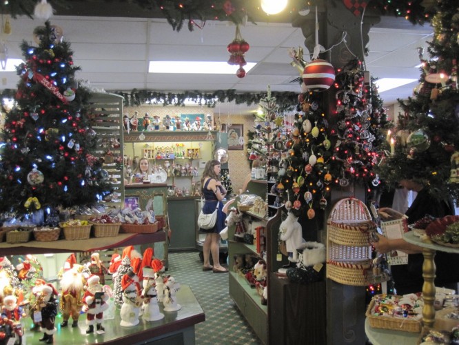 Jule Hus, Solvang, California, Christmas store